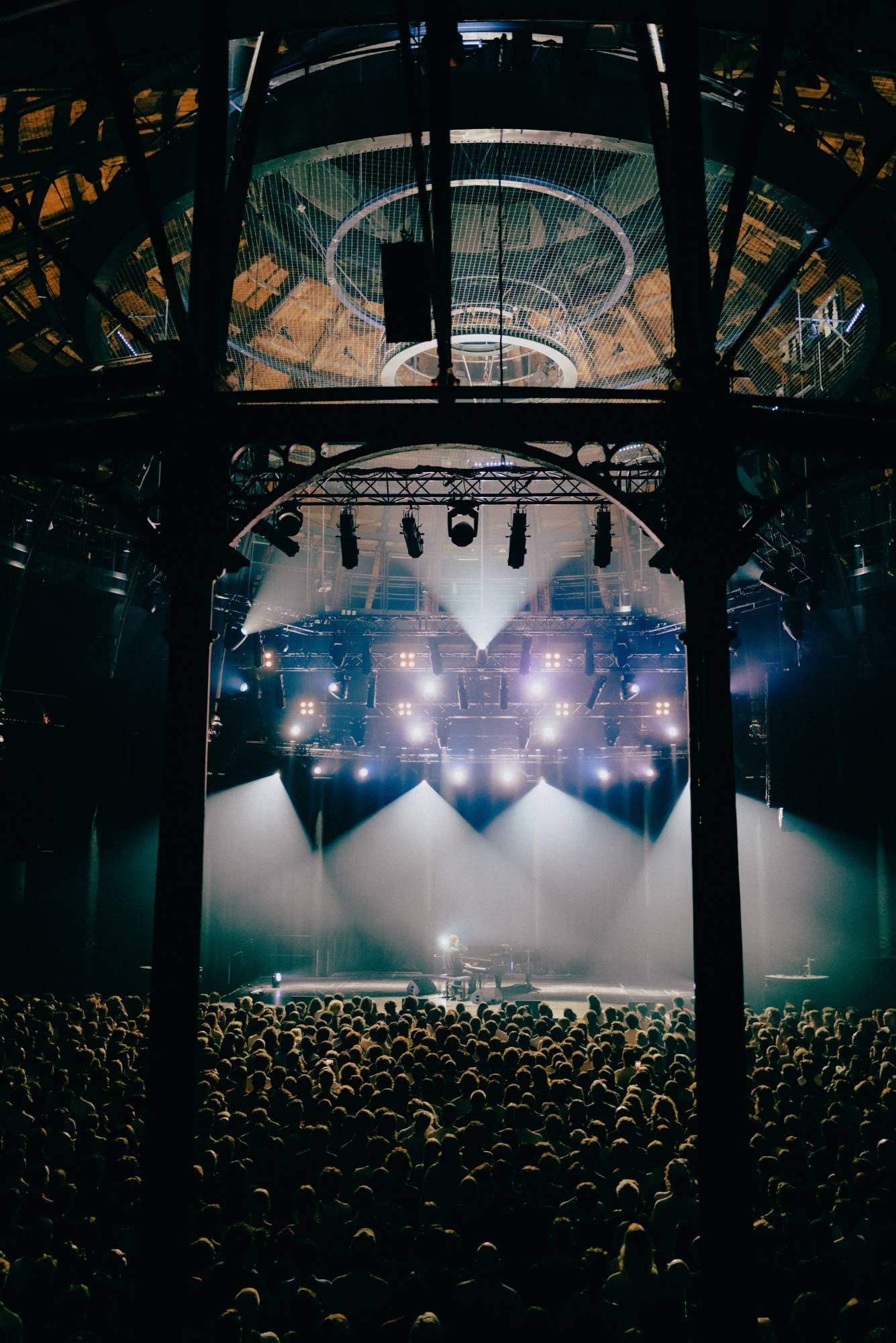 Cameron Winter live at The Roundhouse, London. Credit: Lewis Evans